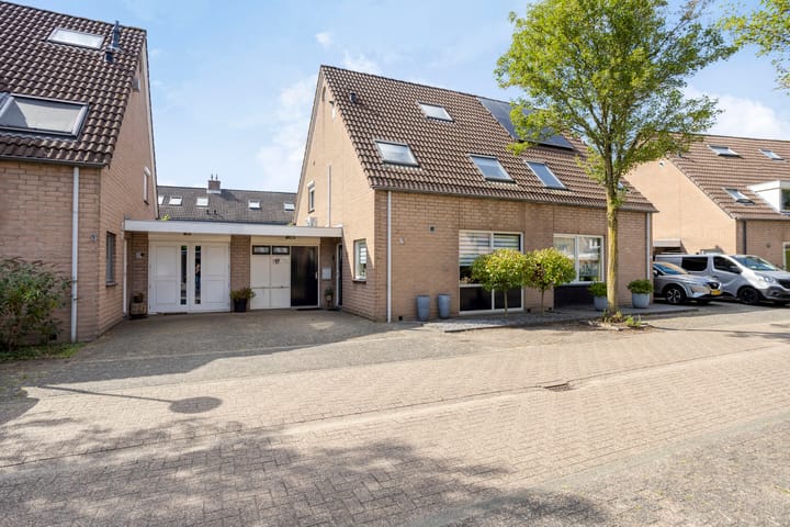 Doctor Heijmanstraat 8 in Heeswijk-Dinther
