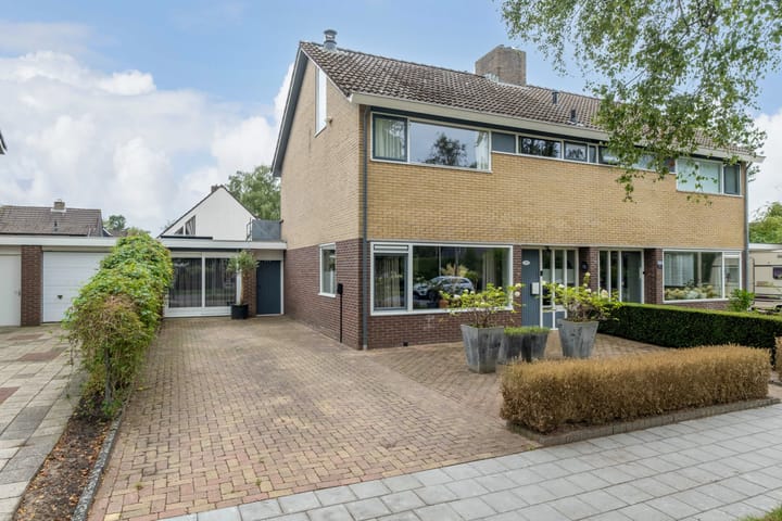 Dokter B. Hornstrasingel 76 in Burgum