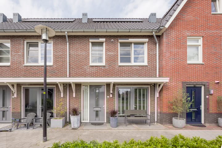 Photo of property Dokter van de Kolkstraat 64, Nijkerkerveen