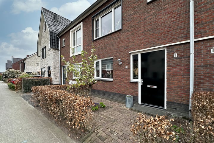 Photo of property Dokter van de Kolkstraat 7, Nijkerkerveen