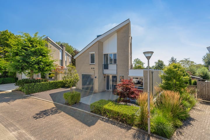 Photo of property Dolfijnpark 8, Ridderkerk