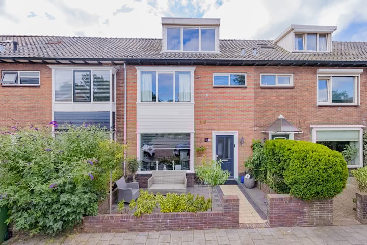 Dolfijnstraat 208 in IJmuiden