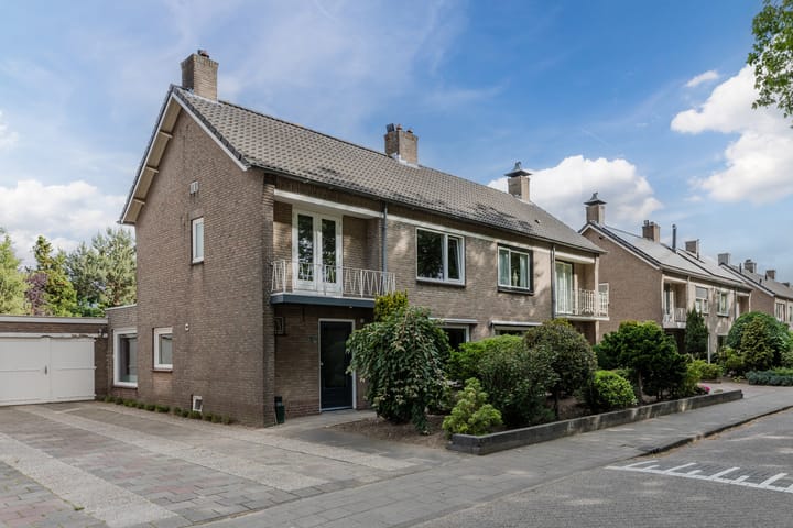 Dom S. Dubuissonstraat 52 in Berkel-Enschot