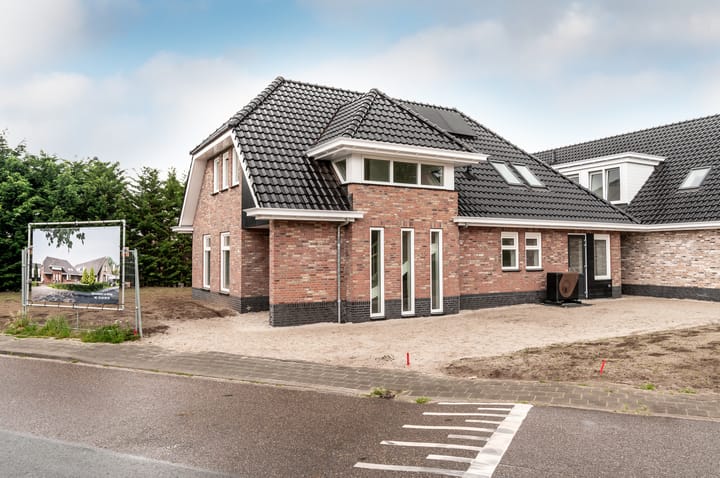 Domstraat 10 in Nijkerkerveen