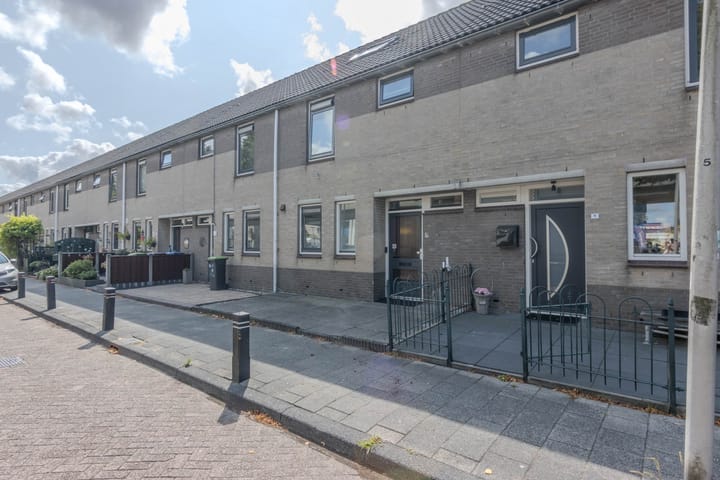 Donaulaan 8 in Spijkenisse