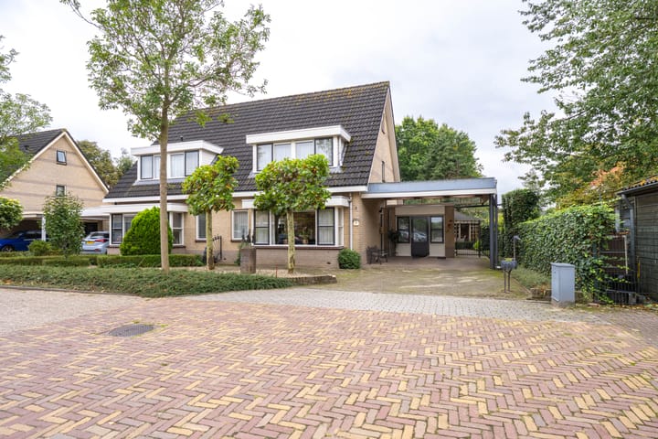 Donkerbos 11 in Alphen