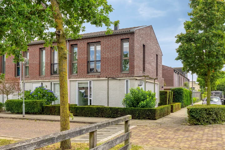 Donkervoortseloop 18 in Heesch
