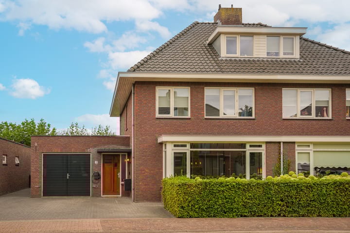 Donksewaard 3 in Wijk en Aalburg Foto