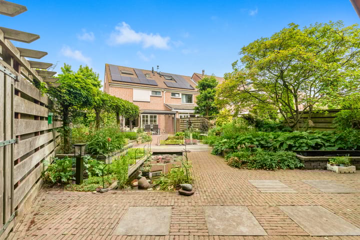 Photo of property Doornenburg 42, Heemskerk