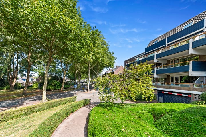 Photo of property Doornenburg 68, Dordrecht