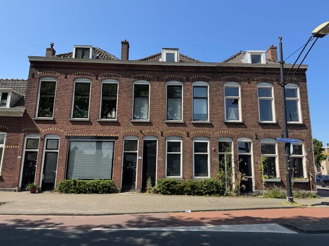 Dordtsestraatweg 627 in Rotterdam