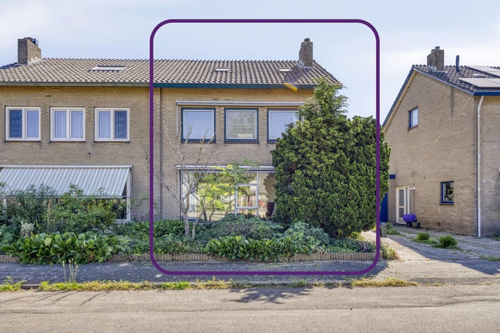 Dorpsplein 15 in Weurt