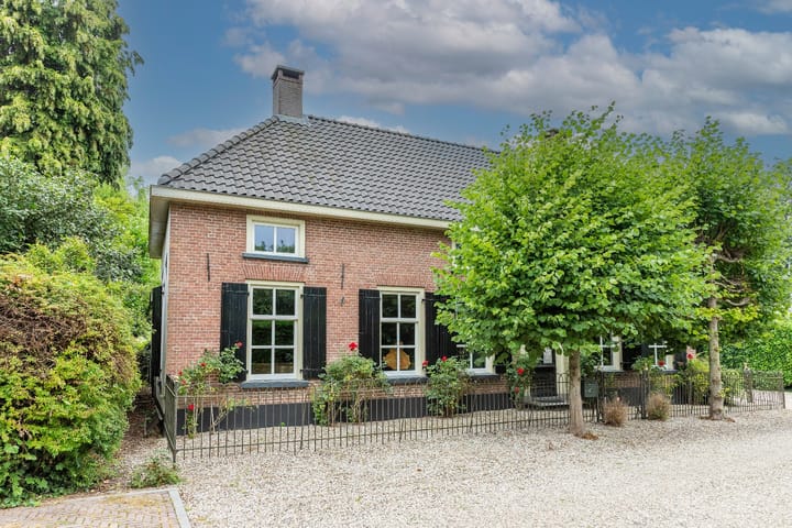 Dorpsplein 4 in Kesteren photo