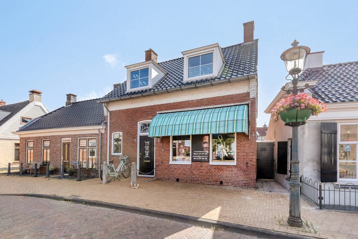 Dorpsstraat 10 in Zoutkamp