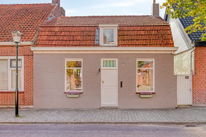 Dorpsstraat 101 in Woensdrecht