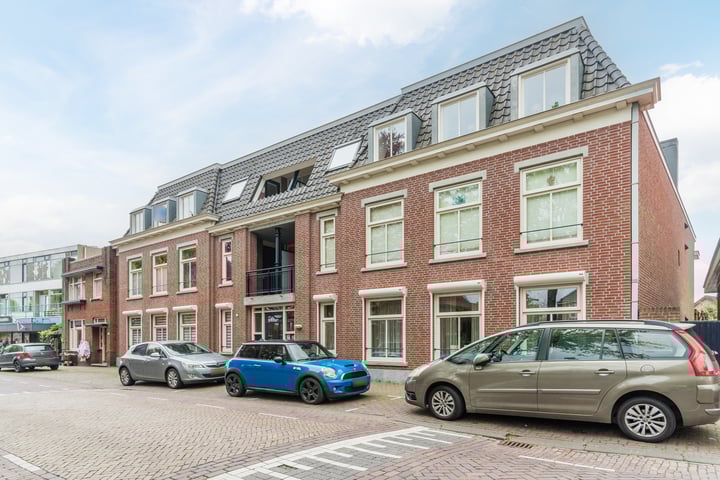 Dorpsstraat 106b in Halsteren