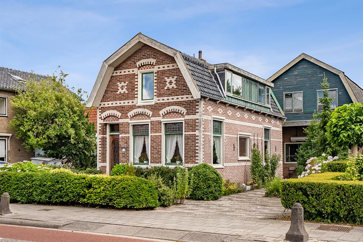 Dorpsstraat 11 in Landsmeer