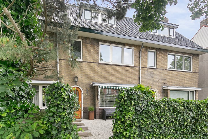 Dorpsstraat 12 in Oegstgeest