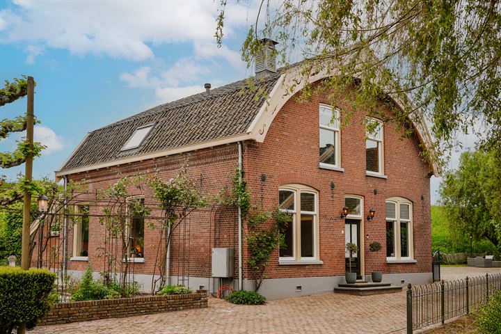 Photo of property Dorpsstraat 12, Ophemert