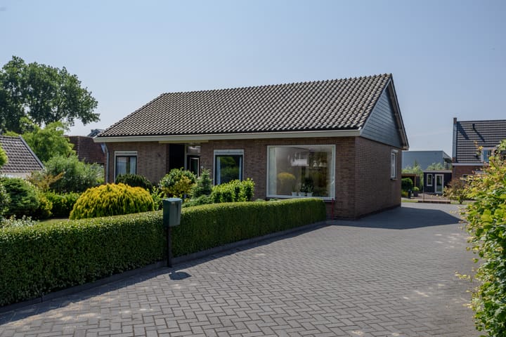 Dorpsstraat 15 in Bleskensgraaf ca