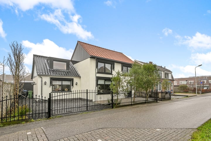 Dorpsstraat 166 in Assendelft