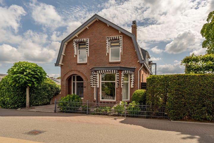 Dorpsstraat 19 in Maasdam