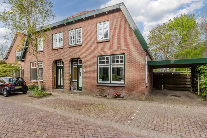 Dorpsstraat 213 in Broek op Langedijk
