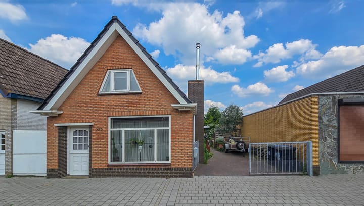 Dorpsstraat 222 in St. Willebrord