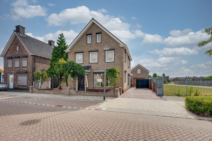 Dorpsstraat 284A in St. Willebrord