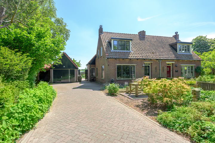 Photo of property Dorpsstraat 31, Nieuwe Niedorp