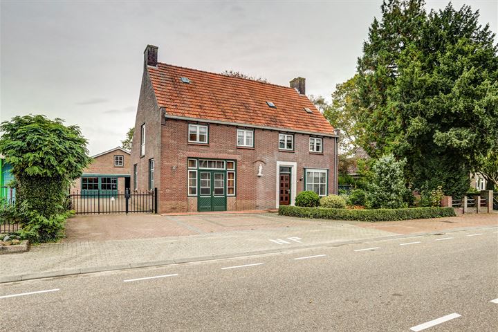 Dorpsstraat 32 in Ulicoten