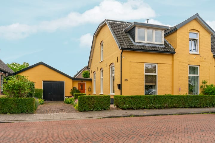 Dorpsstraat 35 in Rheden Foto