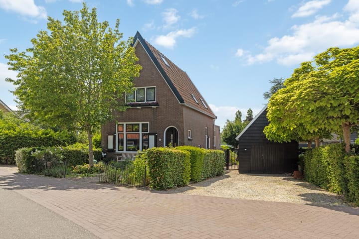 Dorpsstraat 6 in Maasdam