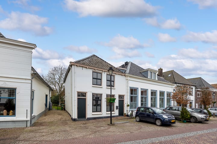 Dorpsstraat 82A en Lexmond foto