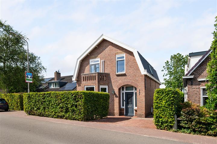 Dorpsstraat 84 in Maasdam