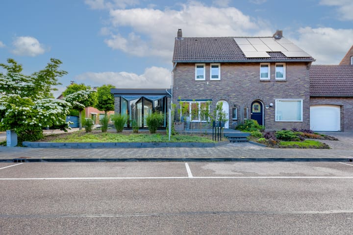 Dorpstraat 87 in Buchten