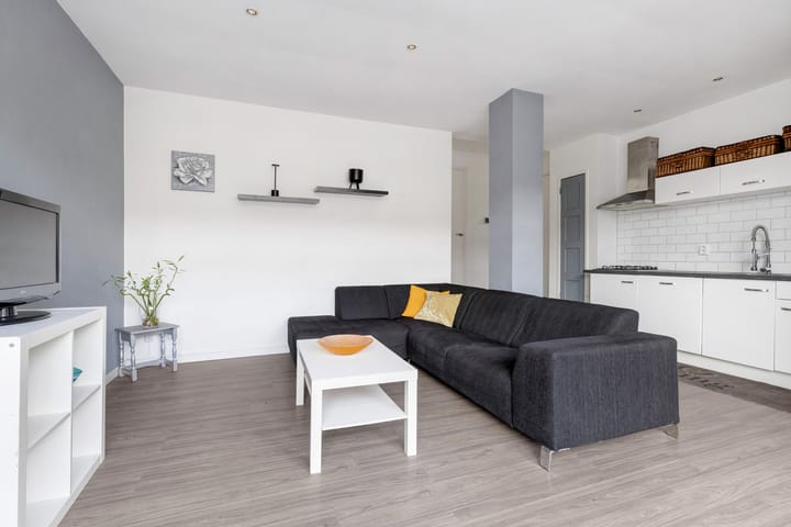 Dorpsweg 102A in Rotterdam
