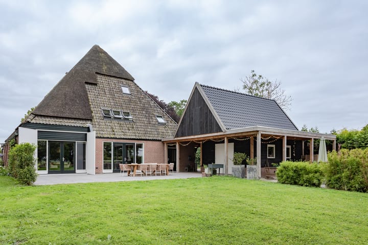 Photo of property Dorpsweg 107, Schellinkhout