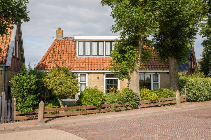 Dorpsweg 27 in Idsegahuizum