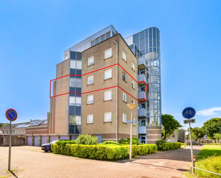 Dotterbloem 6 in Velserbroek