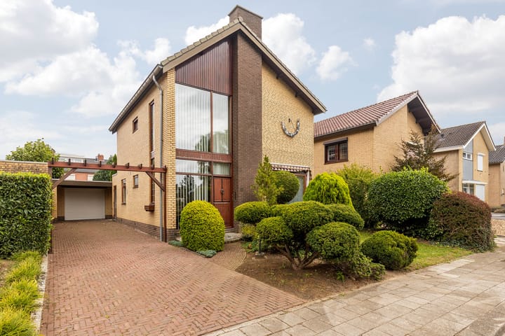Photo of property Dr. Duijsenslaan 15, Grevenbicht