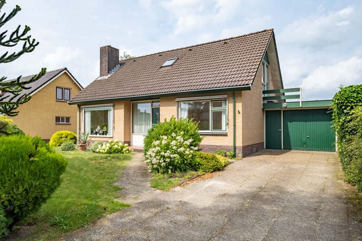 Photo of property Dr. E. Wassenberghstrjitte 26, Gytsjerk