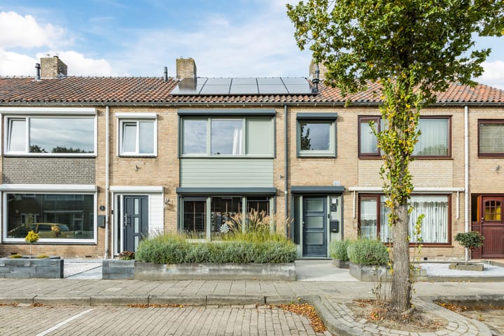 Dr Ensinkstraat 4 in Halsteren