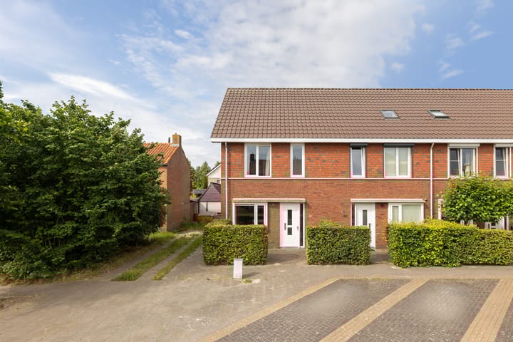 Photo of property Dr. H.J. Olthuisstraat 12, Elburg