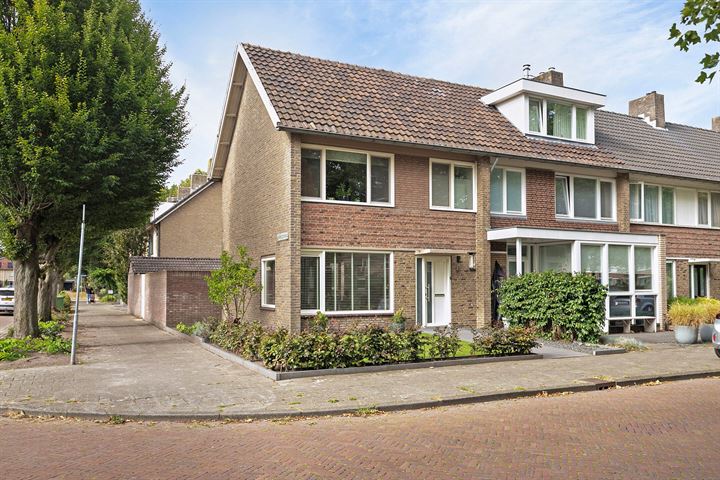 Dr. H. Mollerstraat 1 in Best