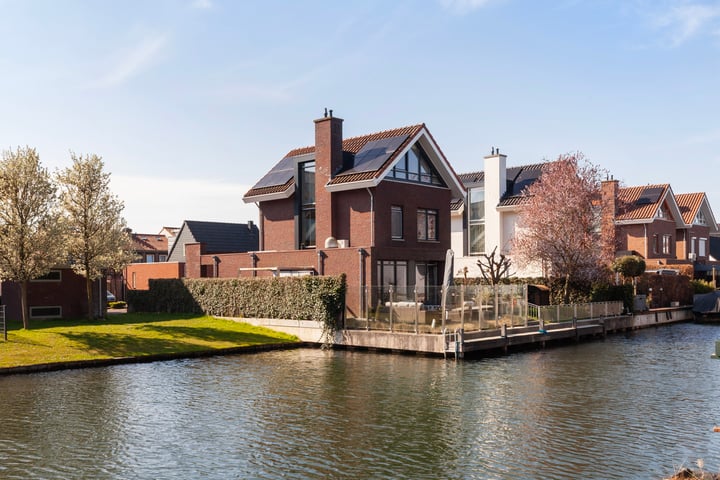 Photo of property Dreesstraat 1, Hardinxveld-Giessendam