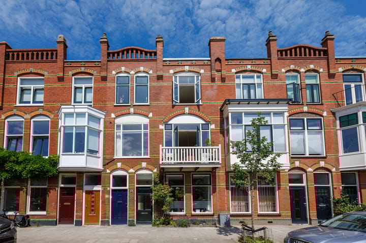 Drie Octoberstraat 15A in Leiden foto