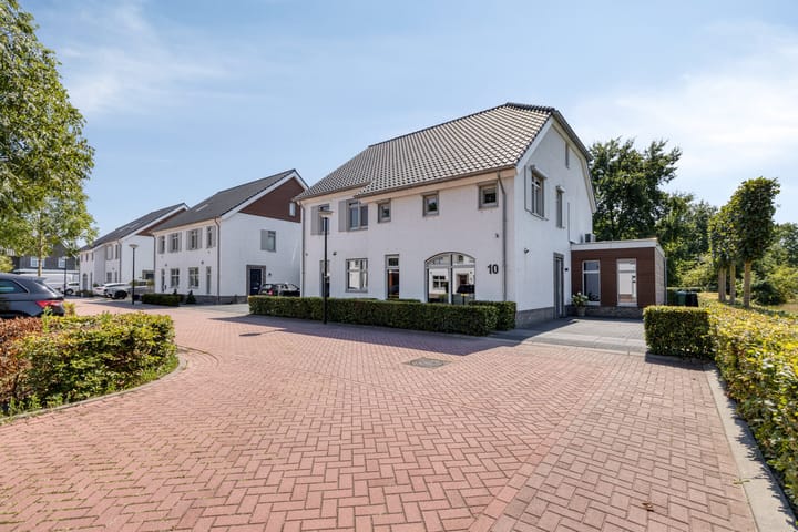 Driestapelenhof 10 in Kaatsheuvel