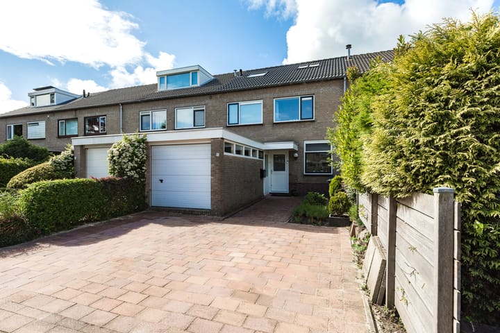 Photo of property Ds. van Couwenhovelaan 125, Bergschenhoek