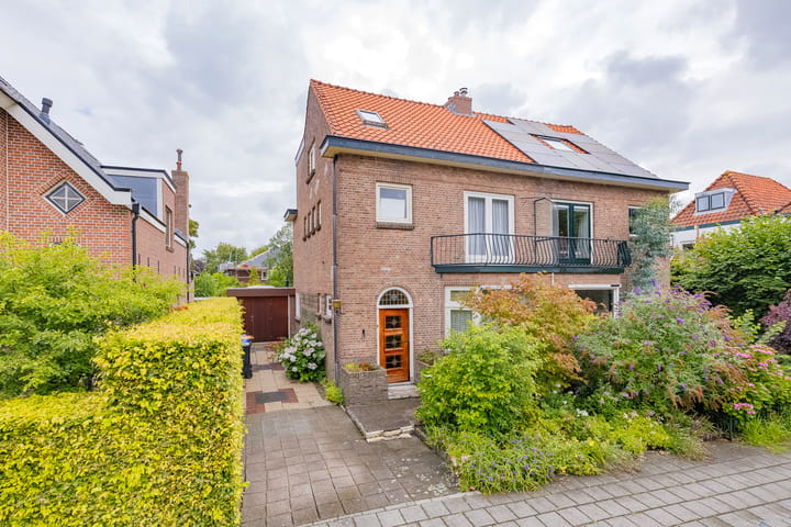 Duinlustparkweg 65 in Santpoort-Zuid